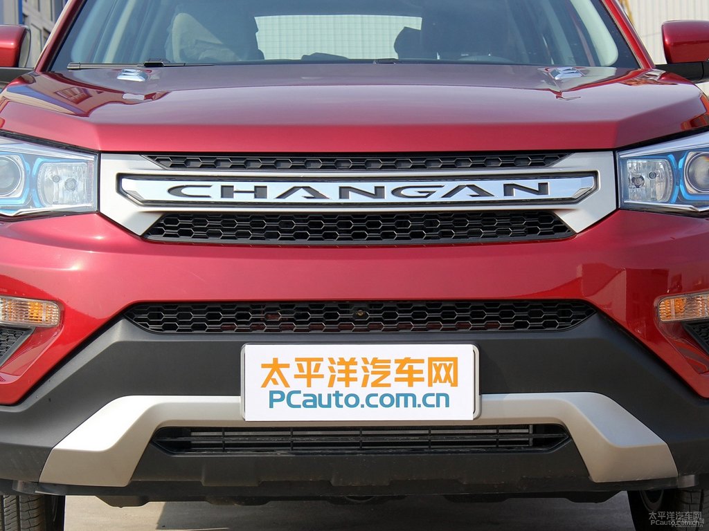 閃光彌紅長安CS75車頭外觀圖片