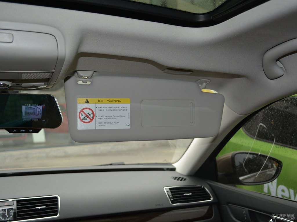 玉白帕薩特車廂內(nèi)飾圖片