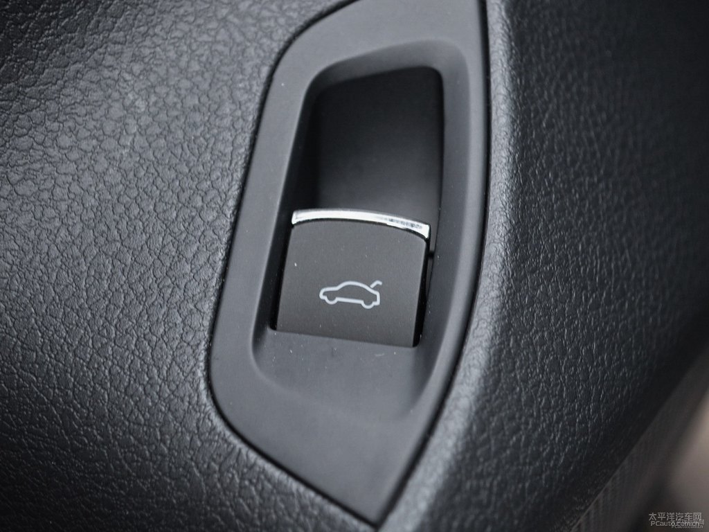玉白帕薩特車廂內(nèi)飾圖片