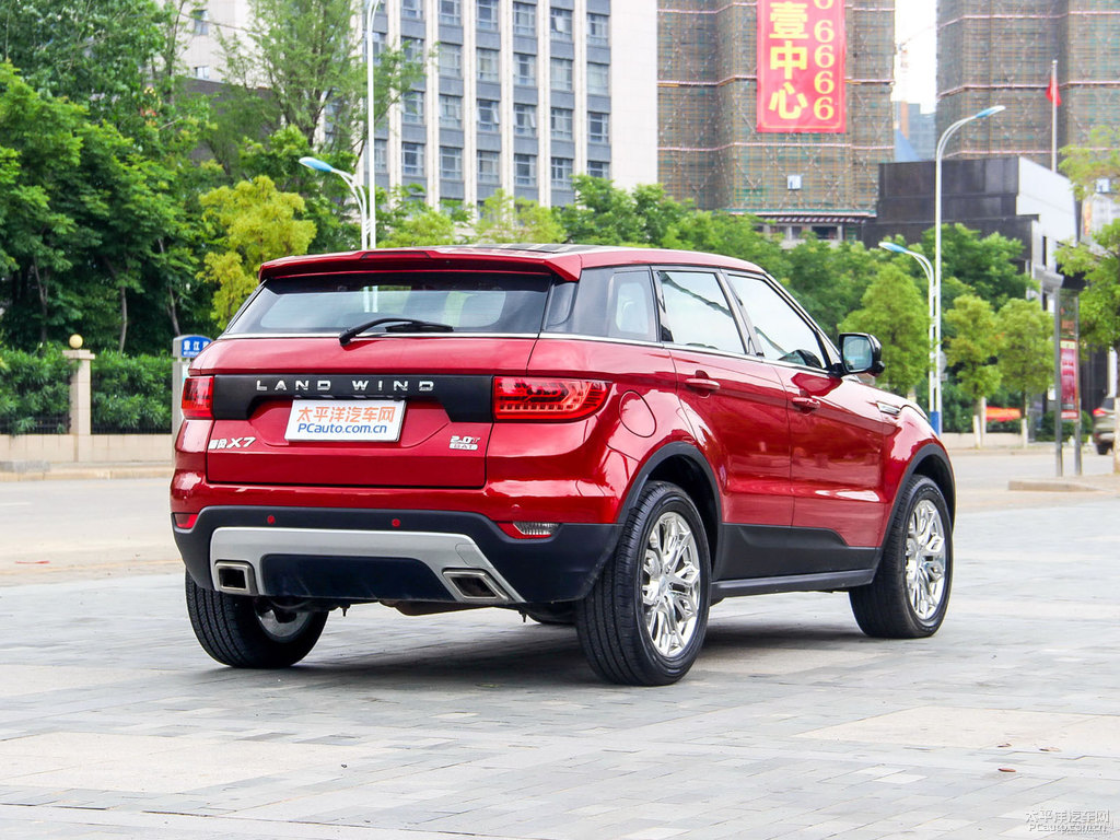 中國(guó)紅陸風(fēng)X7整車(chē)外觀外觀圖片