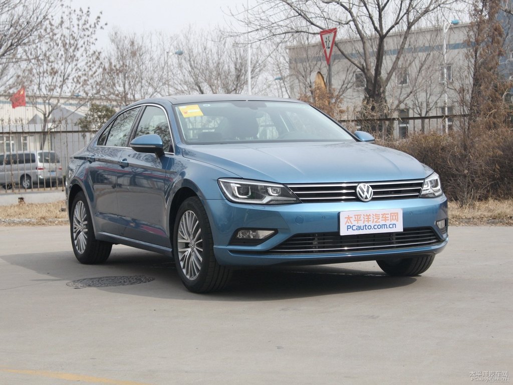 澎湃藍(lán)凌渡整車外觀外觀圖片