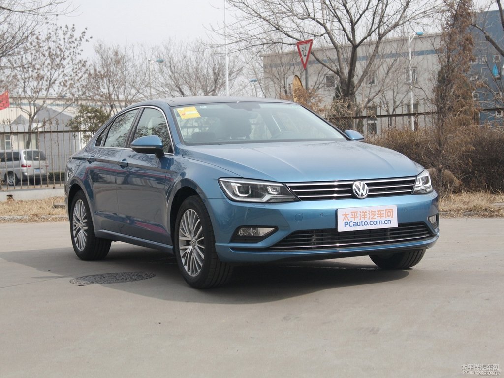 澎湃藍(lán)凌渡整車外觀外觀圖片