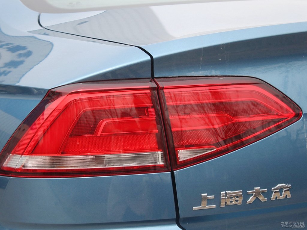 澎湃藍(lán)凌渡車(chē)尾外觀圖片
