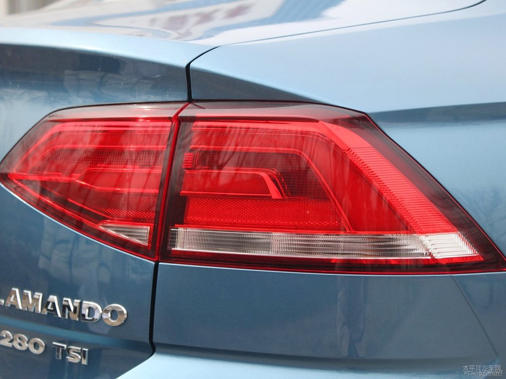 澎湃藍凌渡車尾外觀圖片