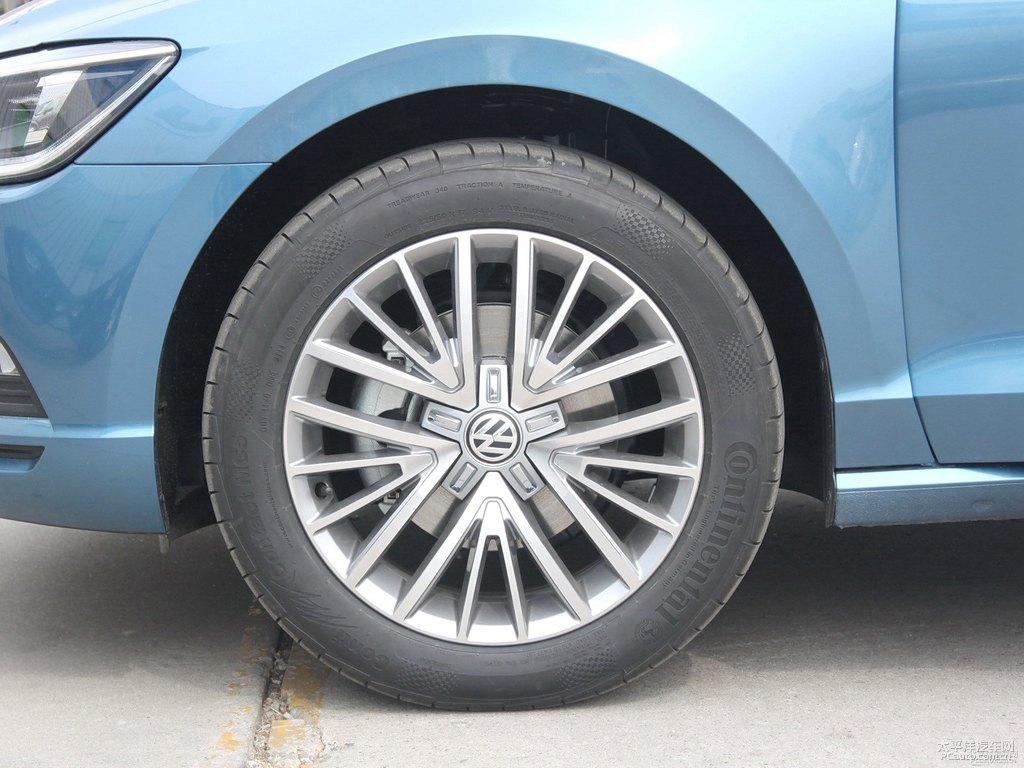 澎湃藍(lán)凌渡車身外觀圖片