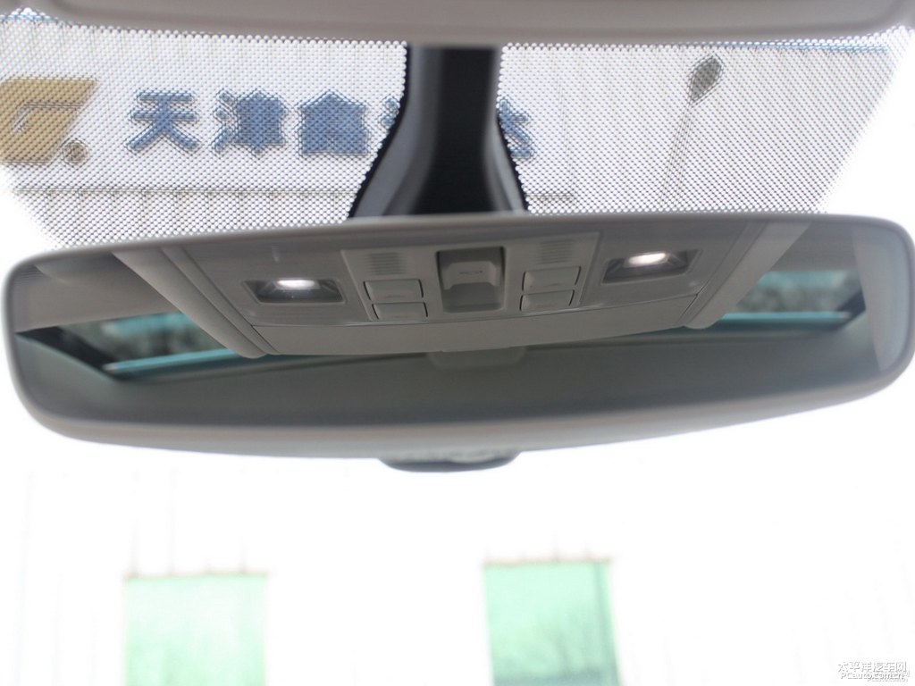 澎湃藍(lán)凌渡車廂內(nèi)飾圖片