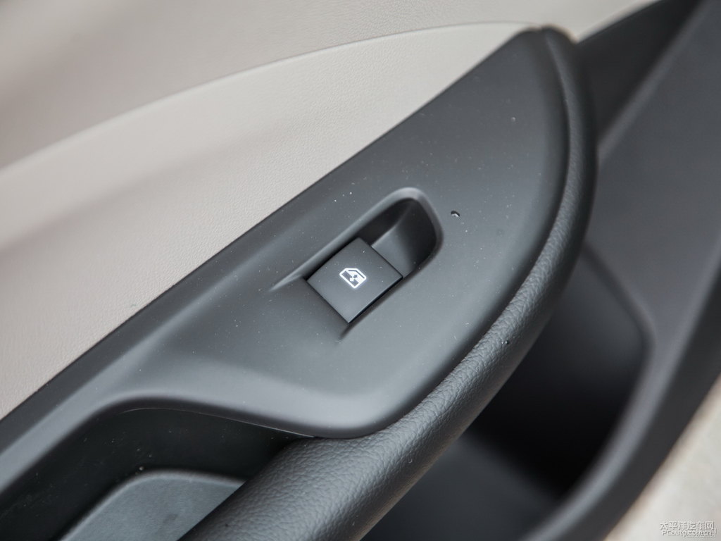 珍珠黑英朗車廂內(nèi)飾圖片