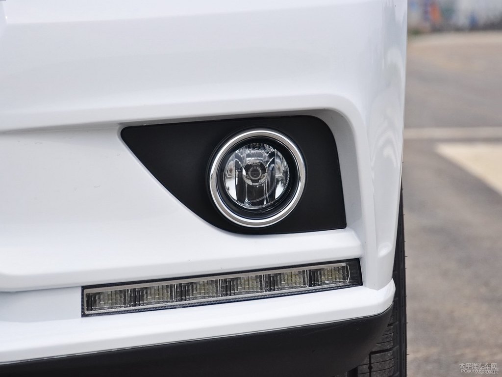 簡(jiǎn)約白哈弗H2車(chē)頭外觀圖片