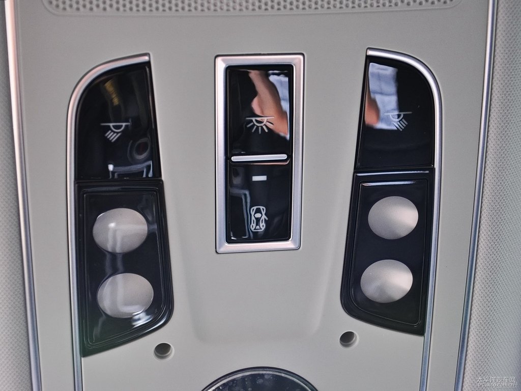 簡(jiǎn)約白哈弗H2車廂內(nèi)飾圖片