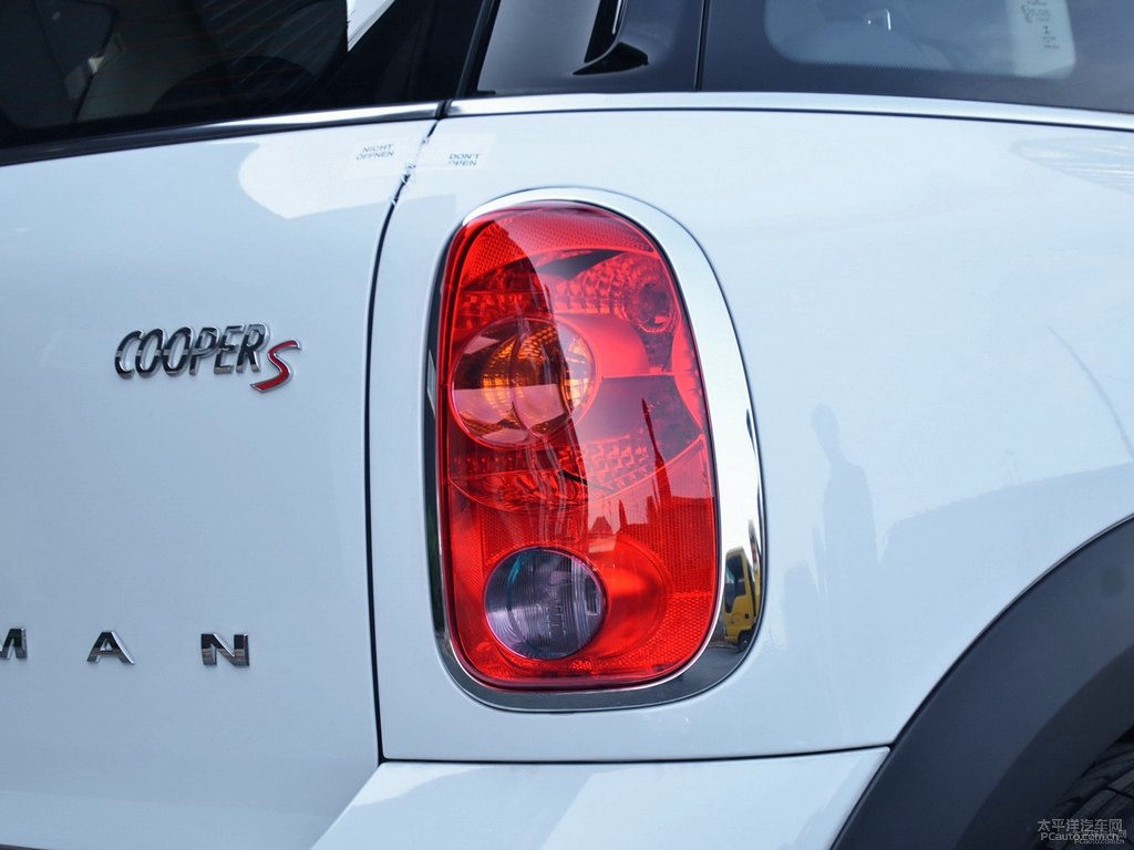 ɫMINI COUNTRYMAN܇β^DƬ