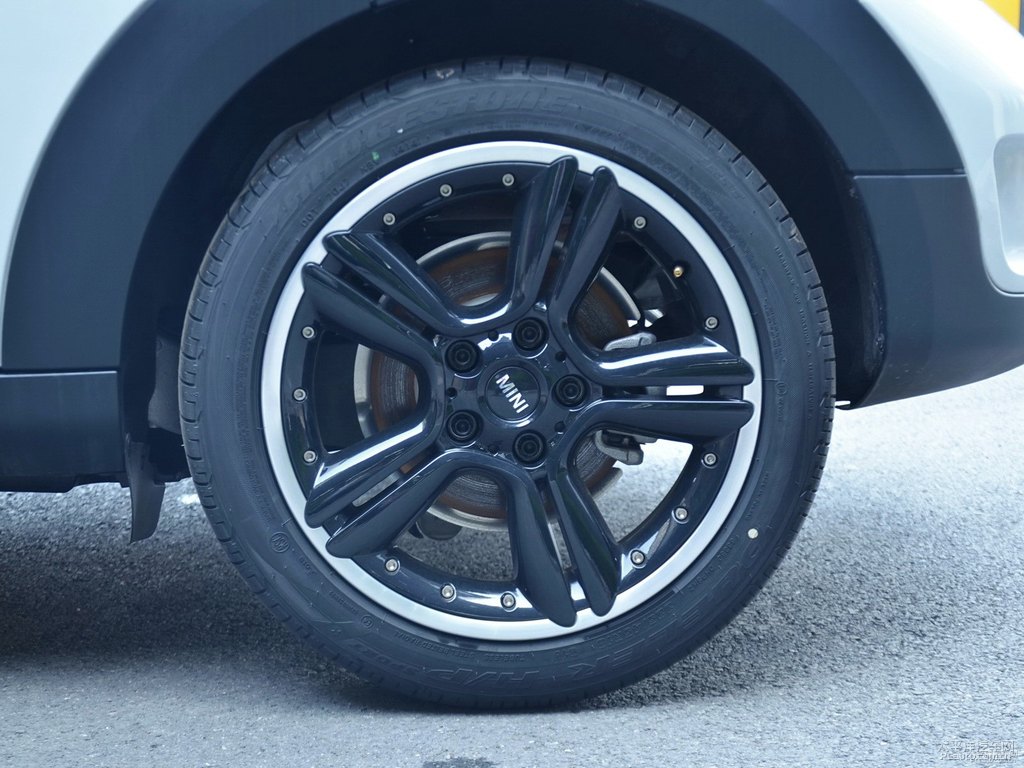 ɫMINI COUNTRYMAN܇^DƬ