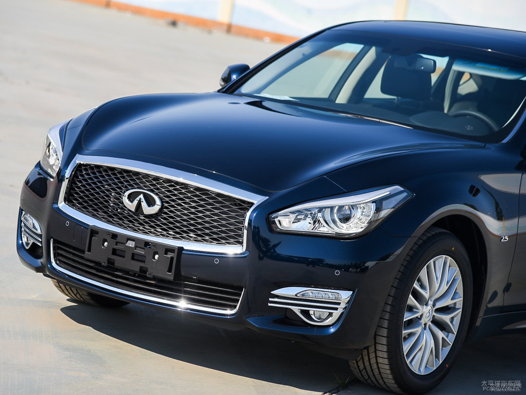 星夜藍(lán)英菲尼迪Q70L車(chē)頭外觀圖片