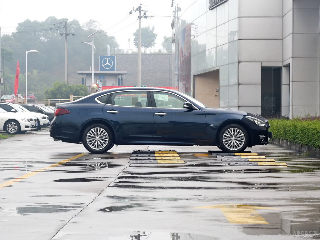 星夜藍英菲尼迪Q70L整車外觀外觀圖片
