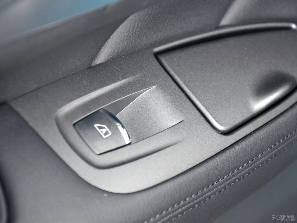 星夜藍(lán)英菲尼迪Q70L車廂內(nèi)飾圖片