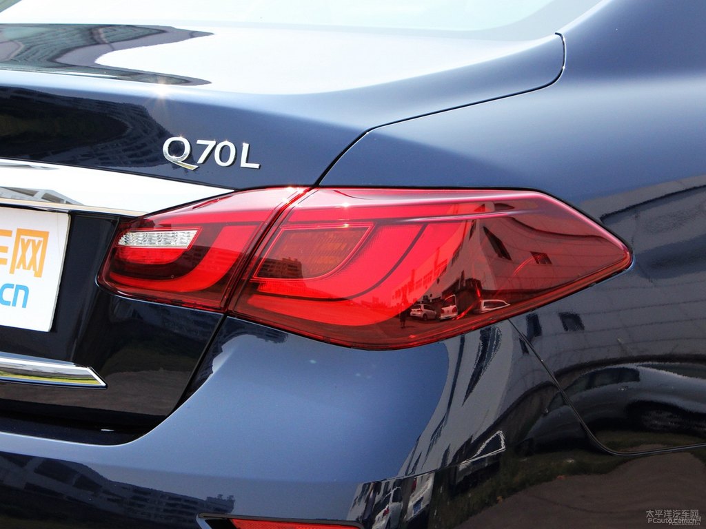 星夜藍(lán)英菲尼迪Q70L車(chē)尾外觀圖片