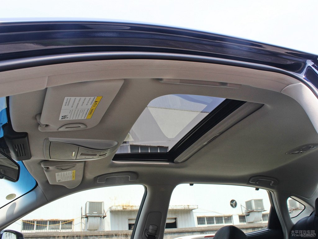 星夜藍(lán)英菲尼迪Q70L車廂內(nèi)飾圖片