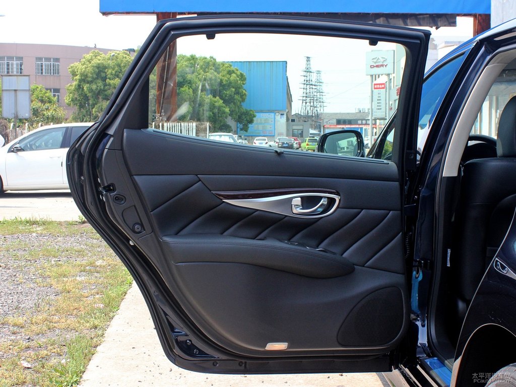星夜藍(lán)英菲尼迪Q70L車廂內(nèi)飾圖片
