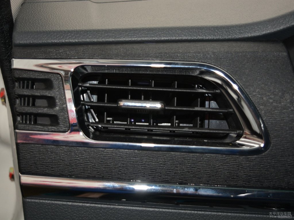 ɫС{X30п؃(ni)DƬ