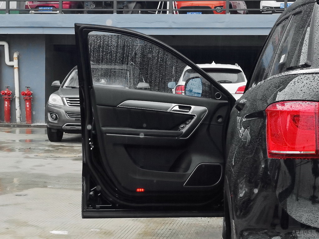 經(jīng)典黑哈弗H6 Coupe車廂內(nèi)飾圖片
