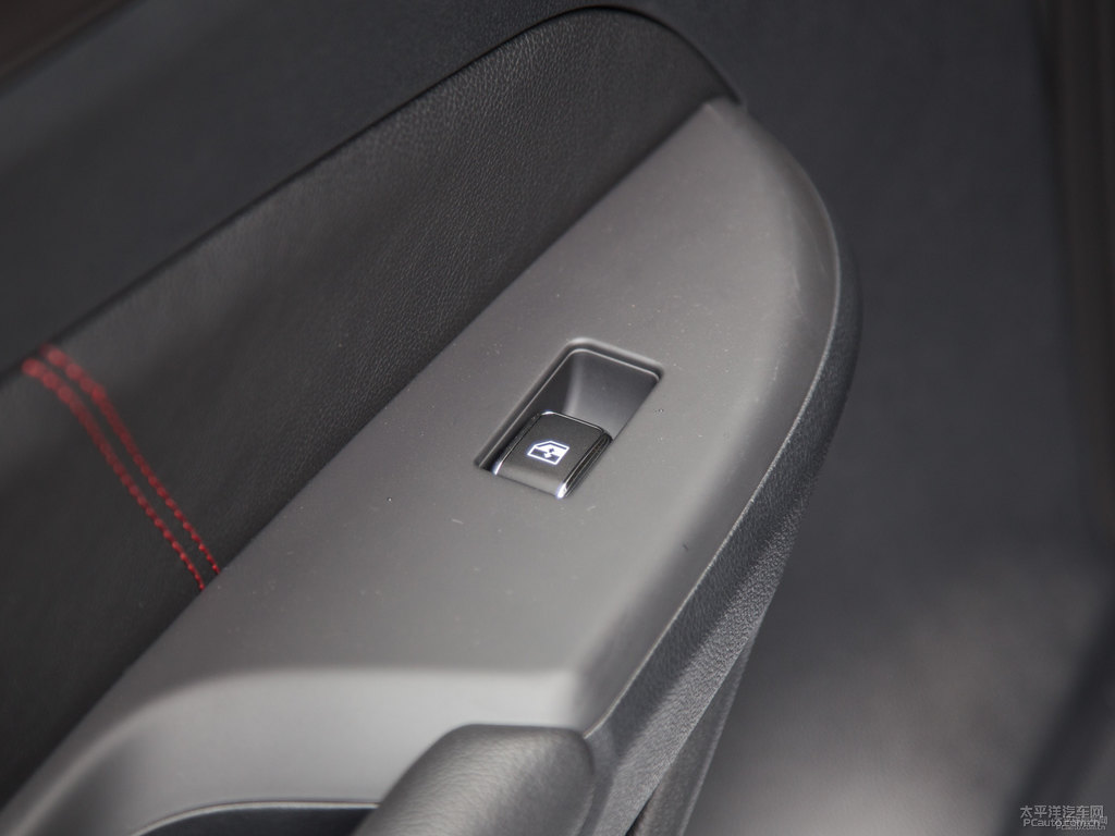閃光月光白長安CS75車廂內(nèi)飾圖片