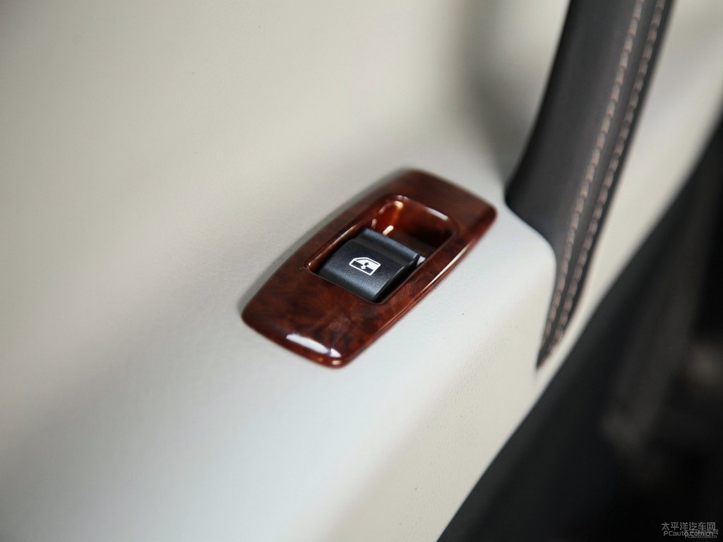 ǹ̴{ǽݴ7 SUV܇(ni)DƬ