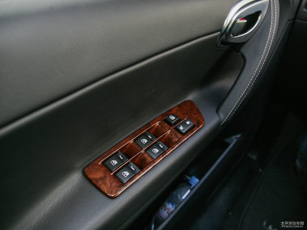ɰ׼{ǽݴ7 SUV܇(ni)DƬ