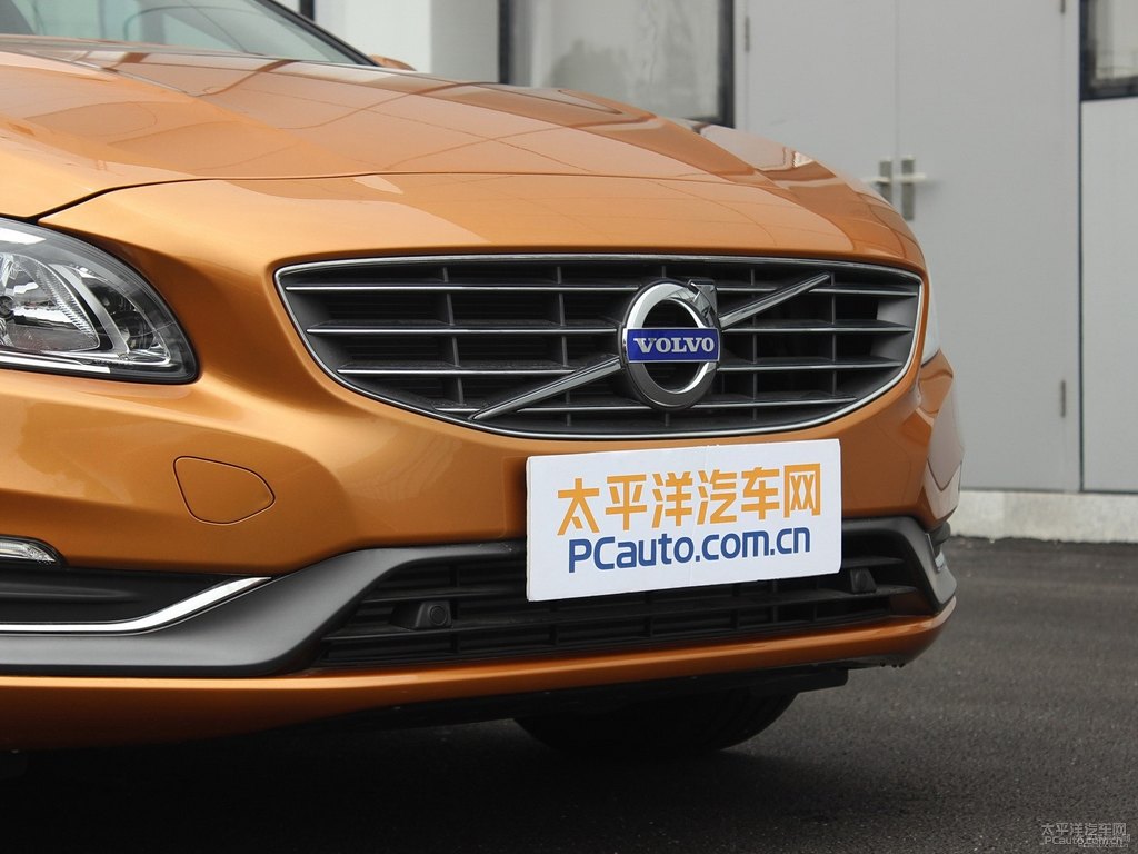 亮鉑銅沃爾沃S60車頭外觀圖片