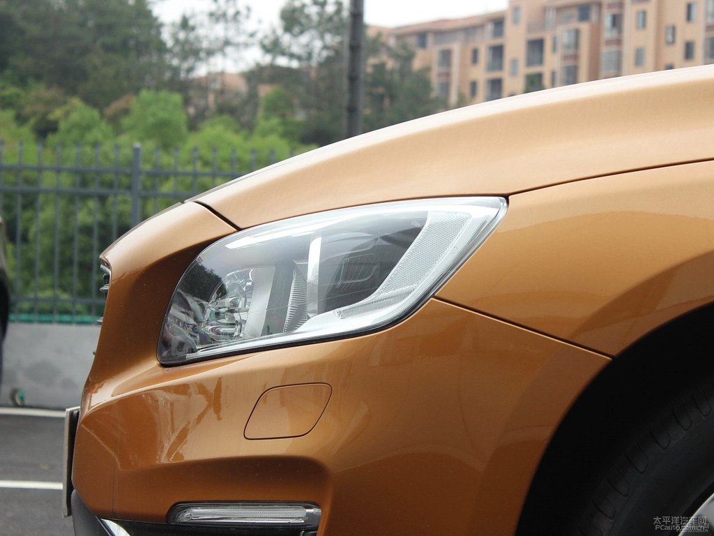 亮鉑銅沃爾沃S60車頭外觀圖片