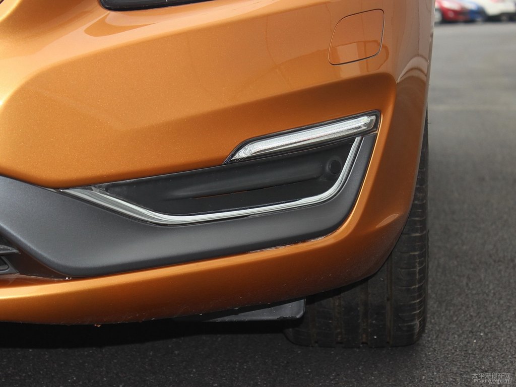 亮鉑銅沃爾沃S60車頭外觀圖片