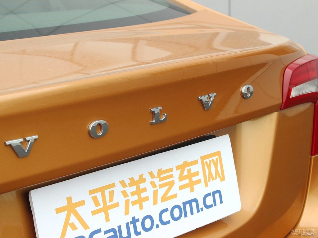 亮鉑銅沃爾沃S60車尾外觀圖片