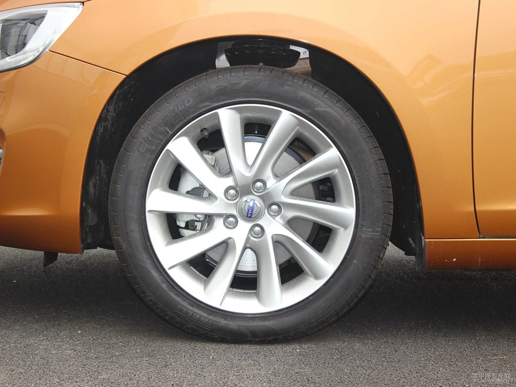 亮鉑銅沃爾沃S60車身外觀圖片