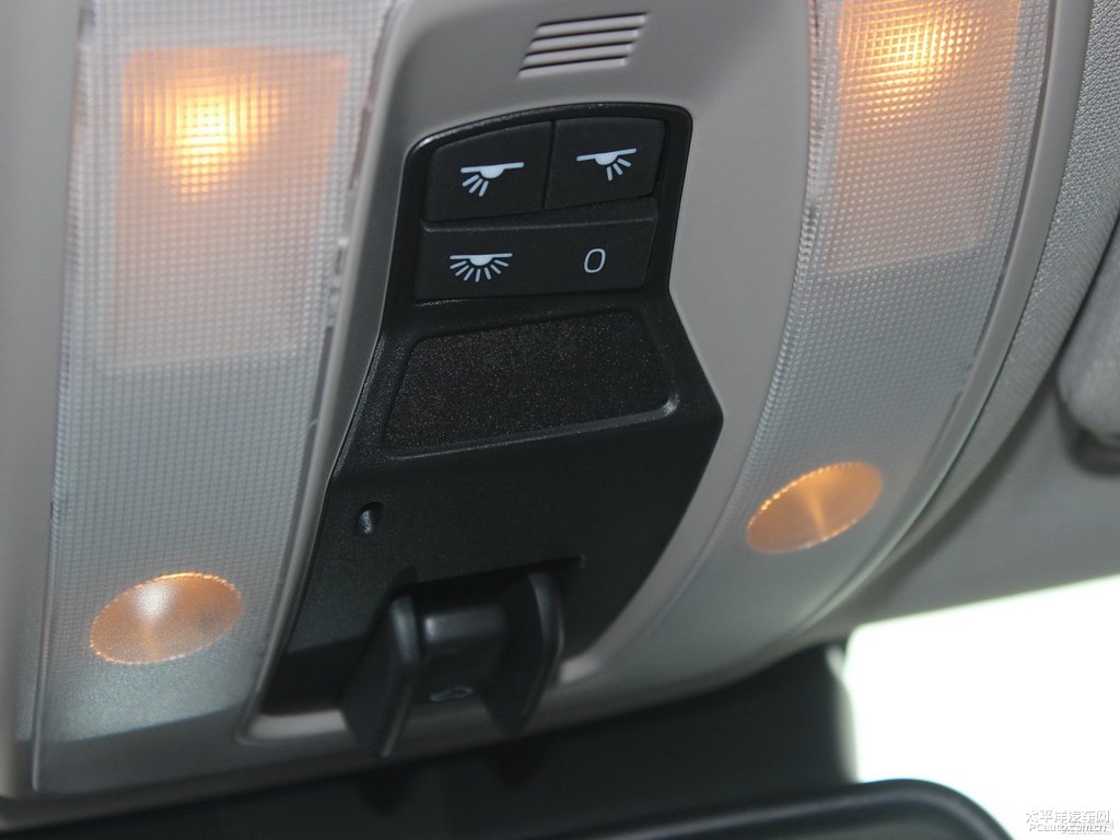 亮鉑銅沃爾沃S60車廂內(nèi)飾圖片
