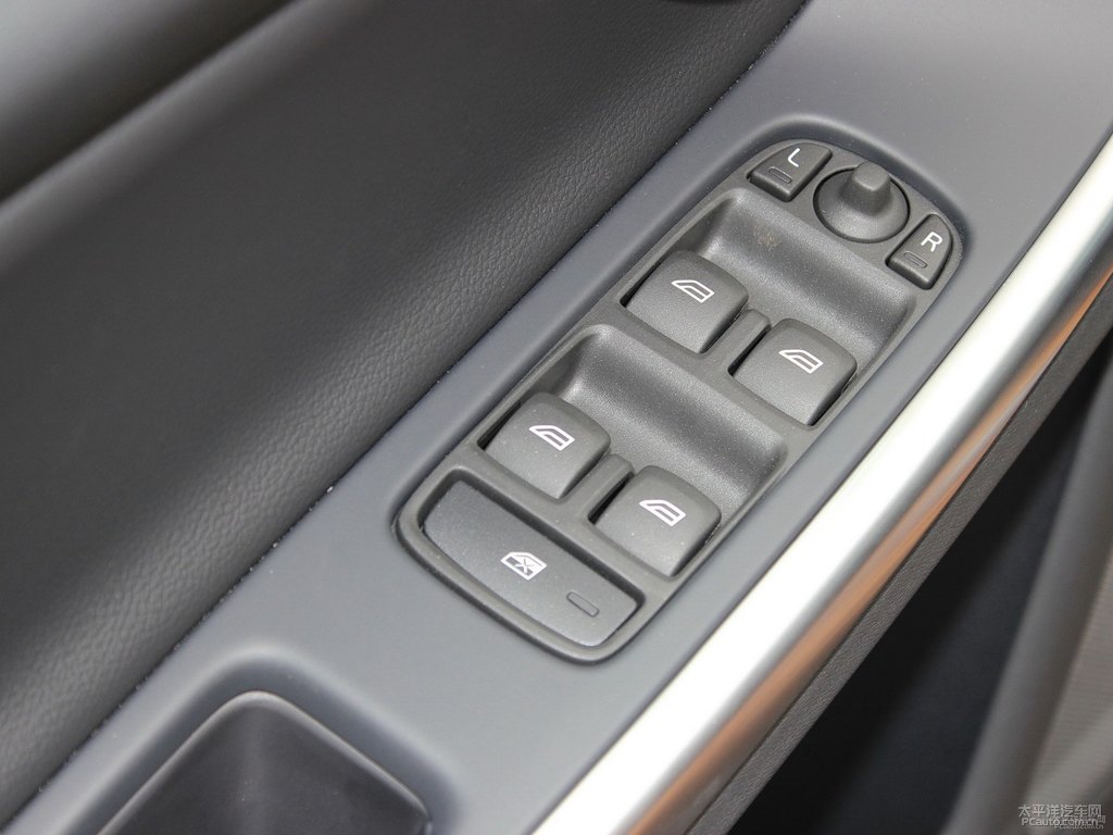亮鉑銅沃爾沃S60車廂內(nèi)飾圖片