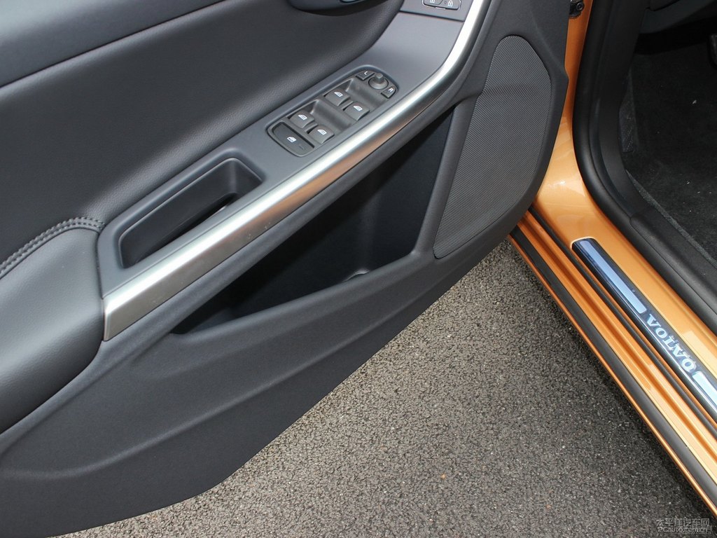 亮鉑銅沃爾沃S60車廂內(nèi)飾圖片