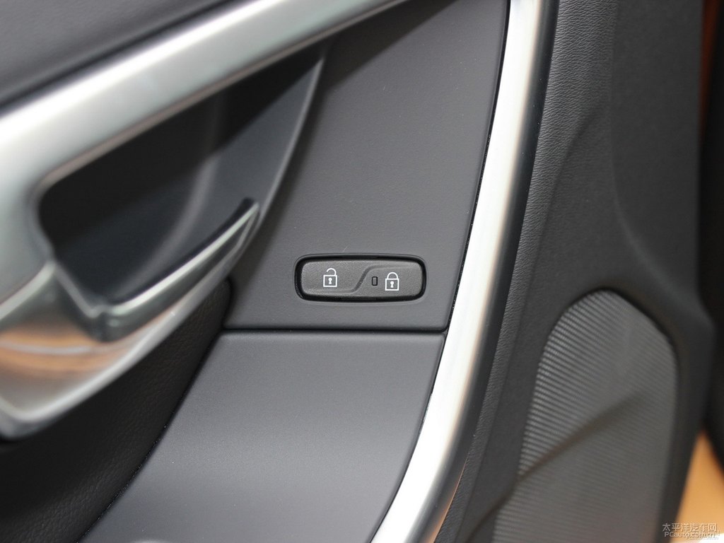 亮鉑銅沃爾沃S60車廂內(nèi)飾圖片