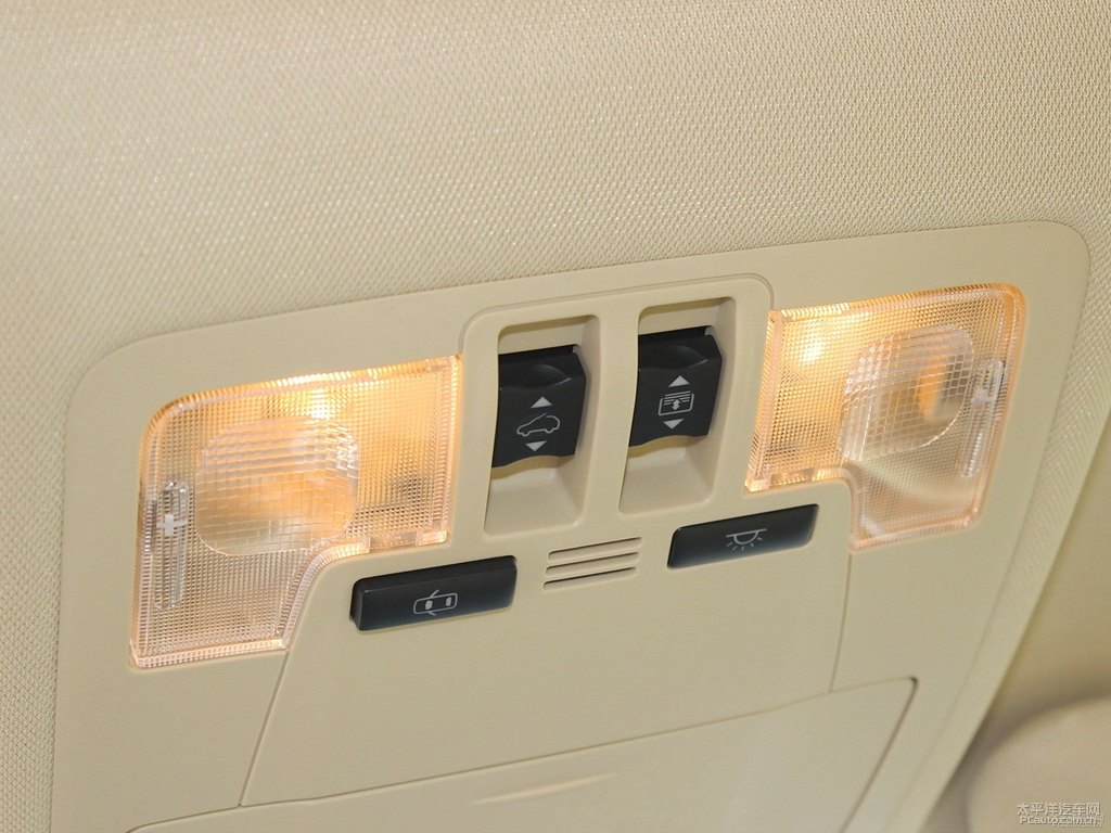水晶銀漢蘭達(dá)車廂內(nèi)飾圖片