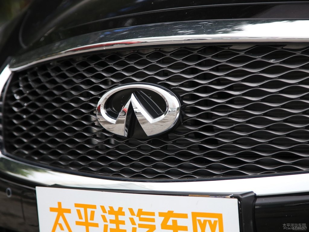 琉璃黑英菲尼迪Q70L車頭外觀圖片