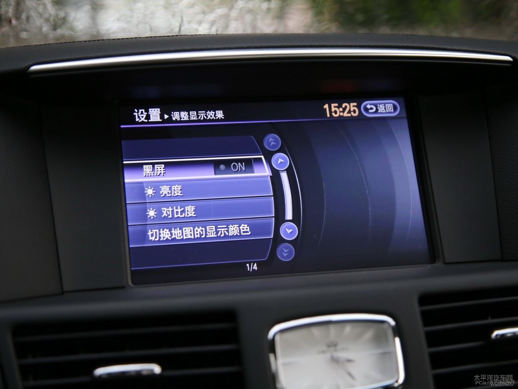 琉璃黑英菲尼迪Q70L中控內(nèi)飾圖片