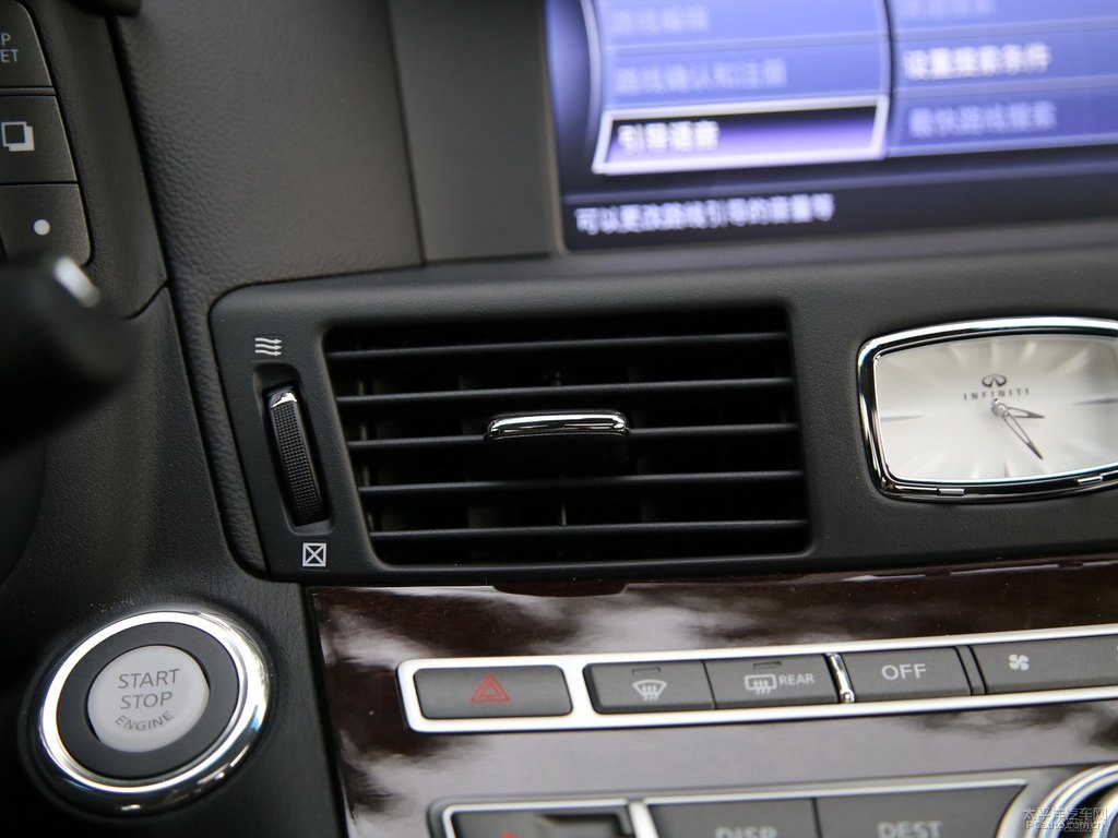 琉璃黑英菲尼迪Q70L中控內(nèi)飾圖片