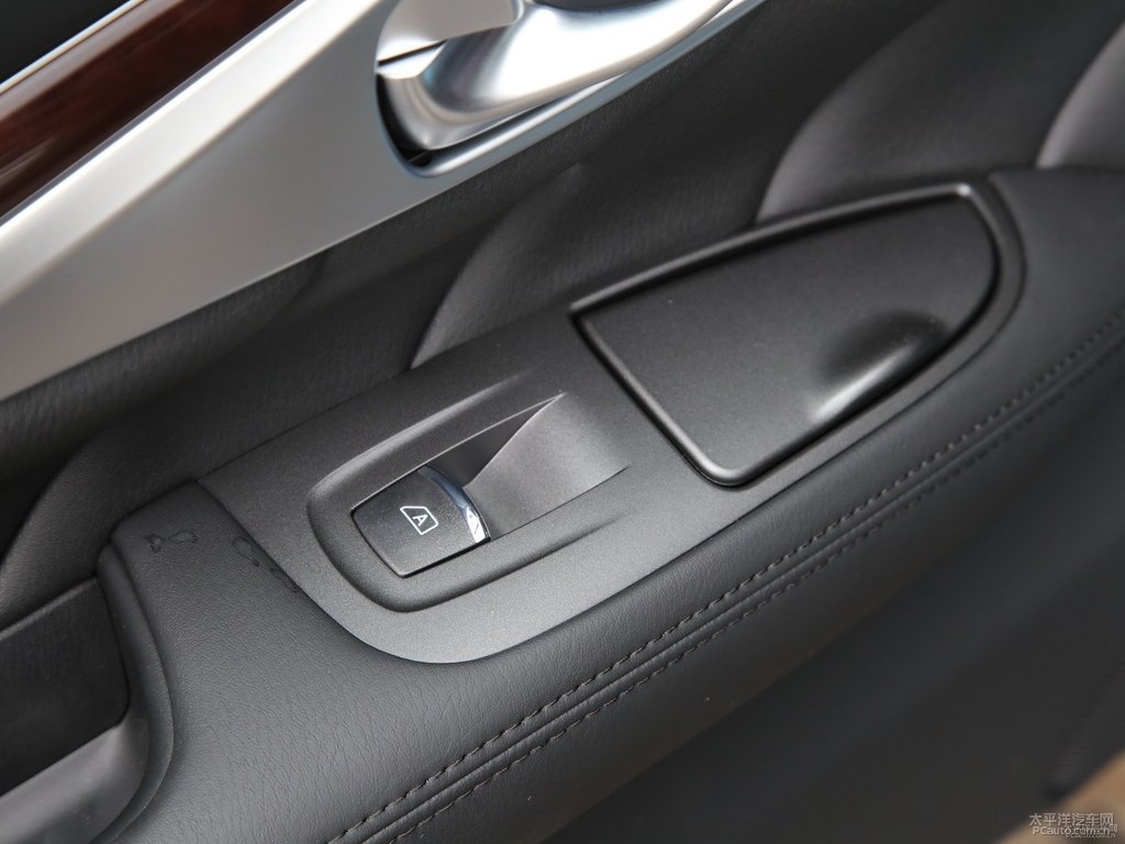 琉璃黑英菲尼迪Q70L車廂內飾圖片