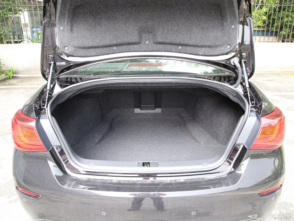 琉璃黑英菲尼迪Q70L后備廂空間圖片