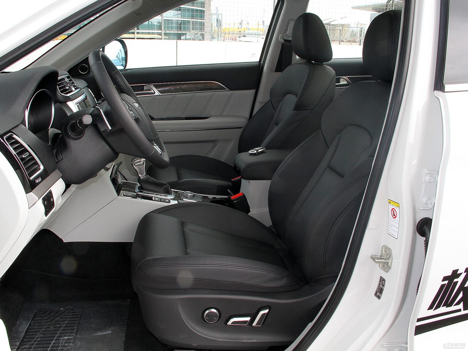 Oذ׹H6 Coupe΃DƬ