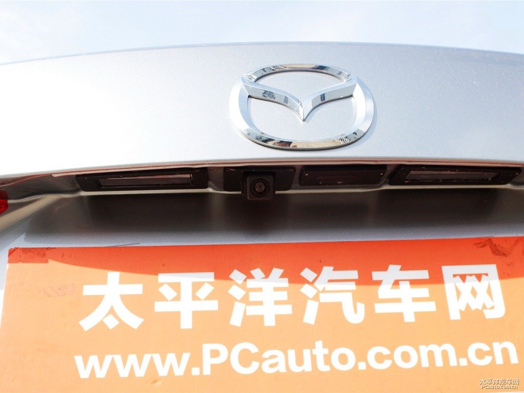 炫亮銀馬自達(dá)3 昂克賽拉車(chē)尾外觀圖片
