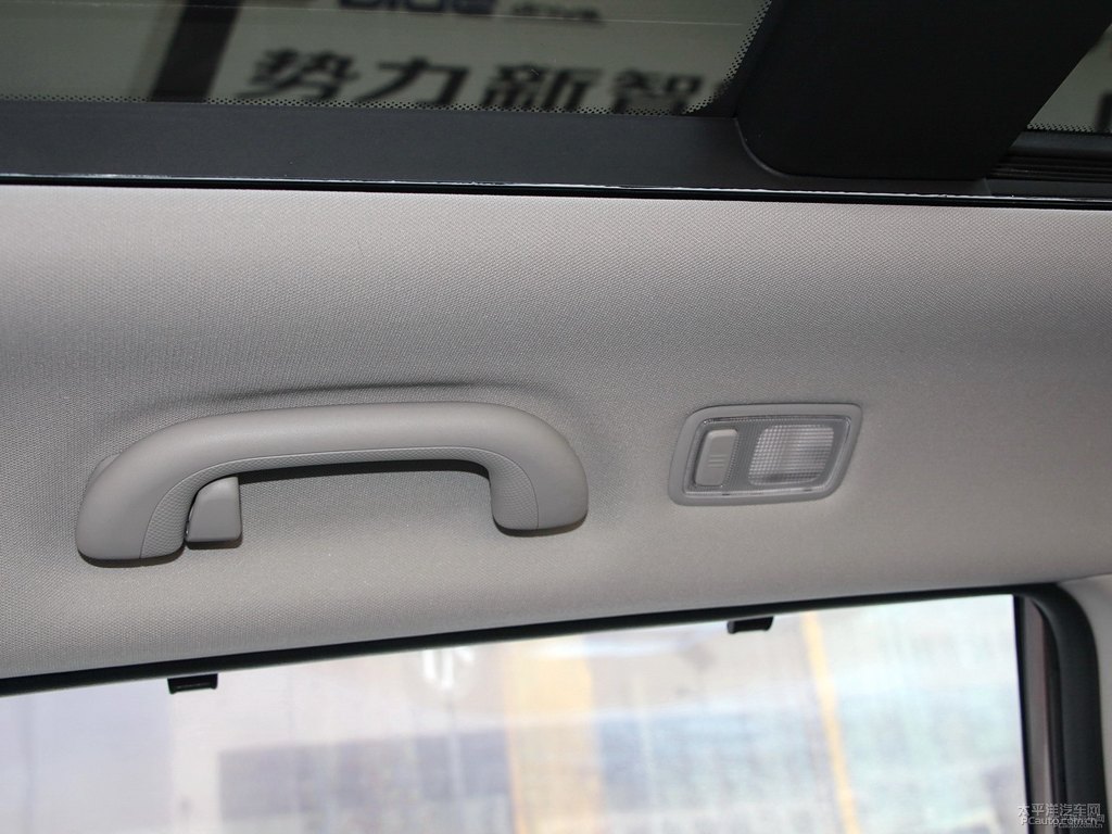 摩卡棕勝達(dá)車廂內(nèi)飾圖片