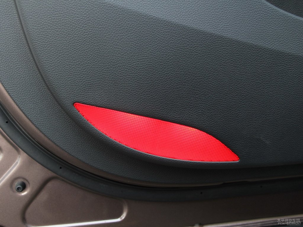 摩卡棕勝達(dá)車廂內(nèi)飾圖片
