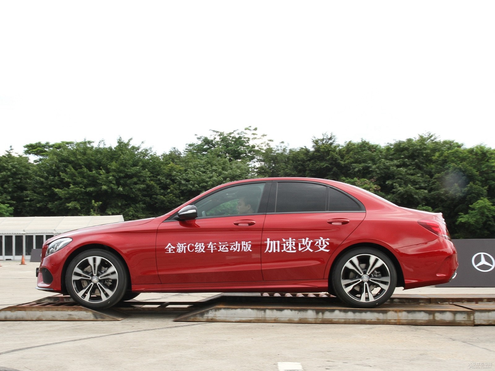 奔馳C級(jí)外觀高清大圖