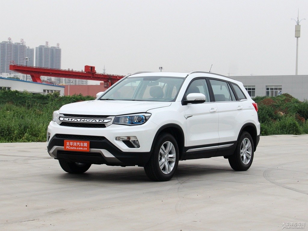 閃光月光白長安CS75整車外觀外觀圖片