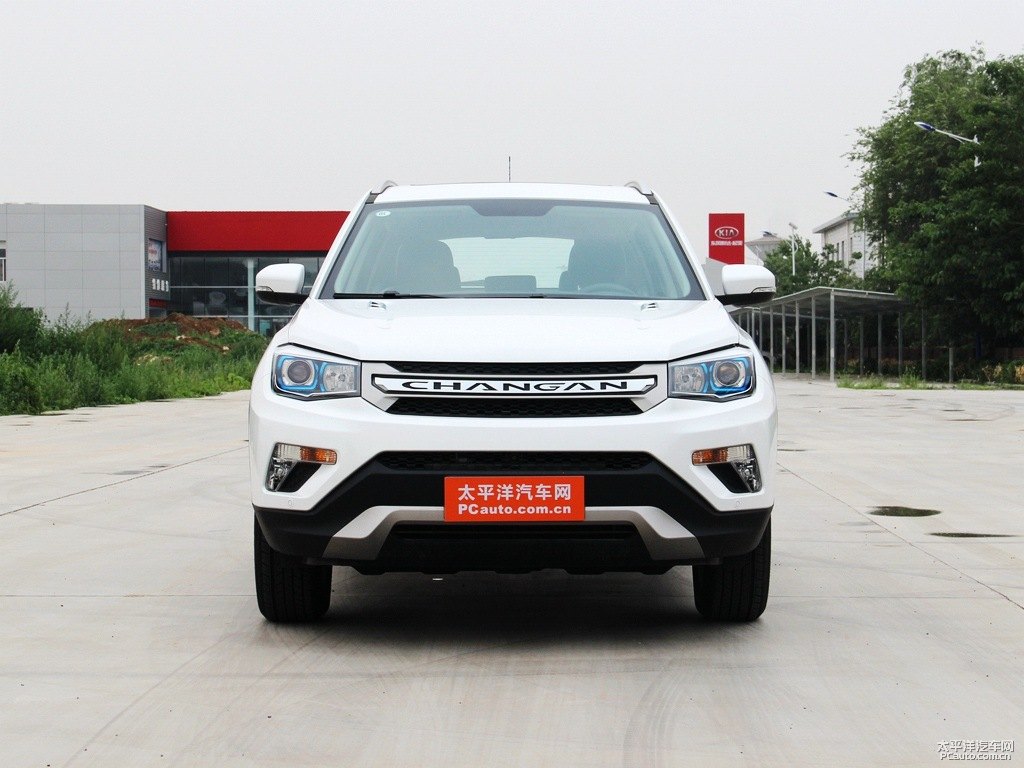 閃光月光白長(zhǎng)安CS75整車外觀外觀圖片