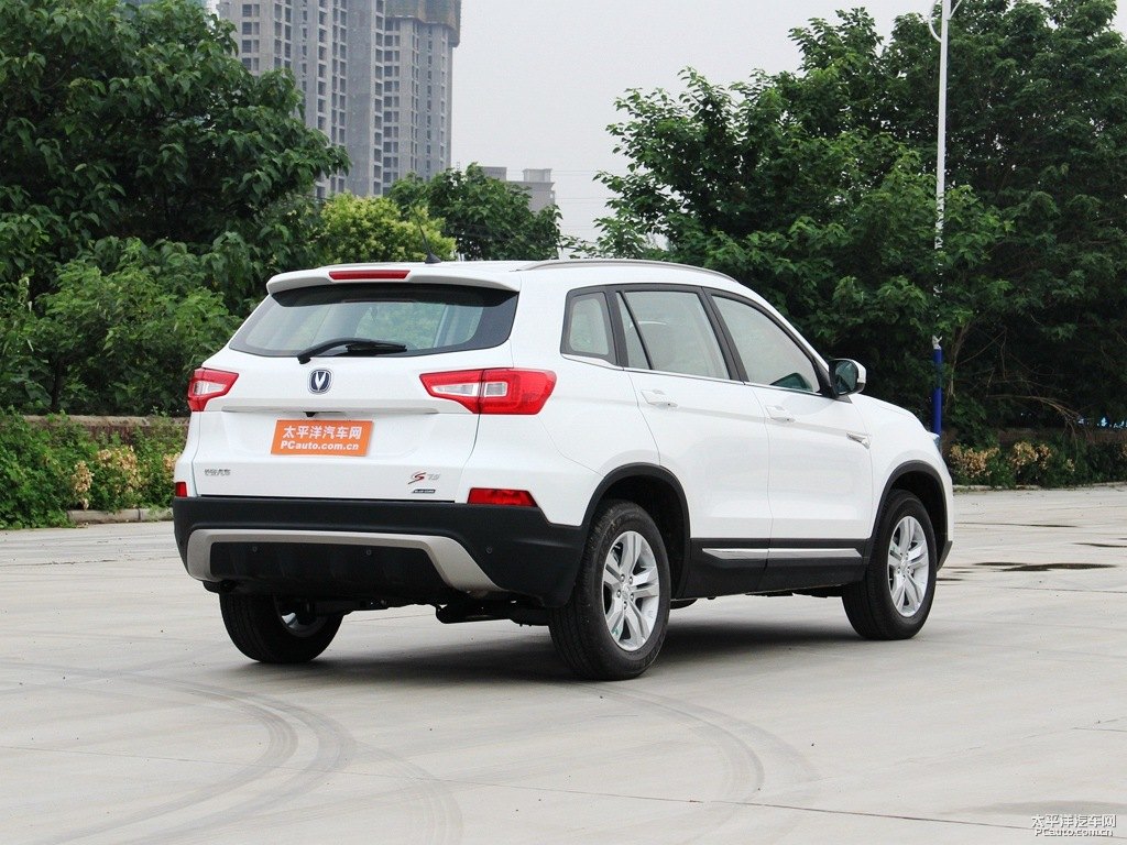 閃光月光白長安CS75整車外觀外觀圖片