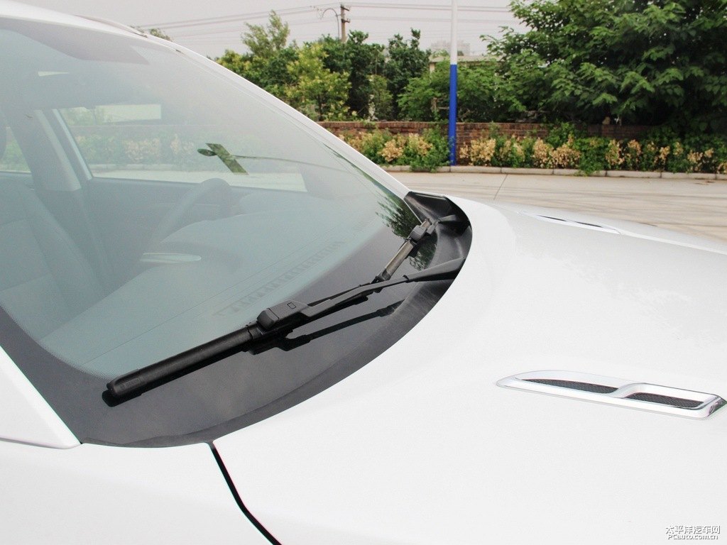 閃光月光白長安CS75車身外觀圖片